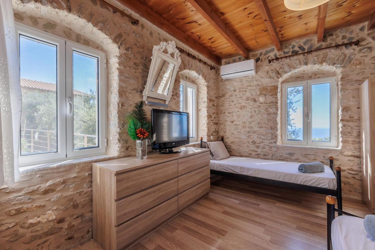 Villa Somatiana- Traditional Stone House , West Mani Thalamai Экстерьер фото